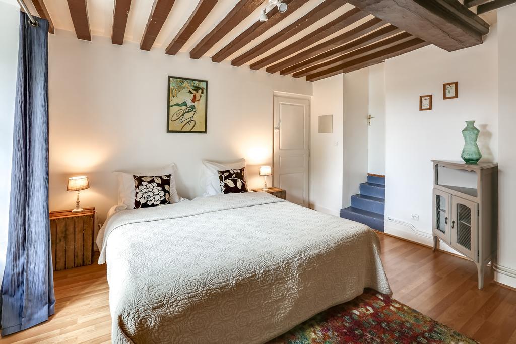 Chateau Turgot Gites Bons-Tassily エクステリア 写真